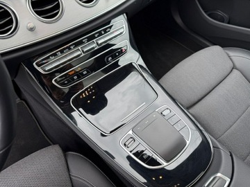 Mercedes Klasa E W213 Kombi Plug-in Facelifting 2.0 E300de 306KM 2022 Mercedes E 300 e Hybryda 50km na prądzie 2022, zdjęcie 15