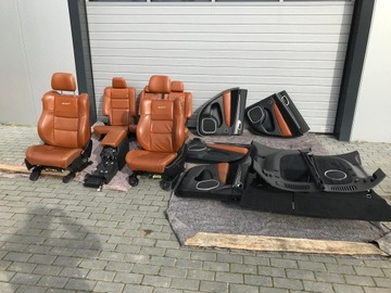 JEEP GRAND CHEROKEE WK2 LIFT SRT FOTELE TAPICERKA WNĘTRZE