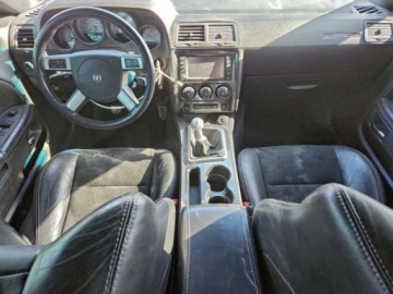Dodge Challenger III 2010 Dodge Challenger Srt-8 2010 6.1 Benzyna 425KM, zdjęcie 8