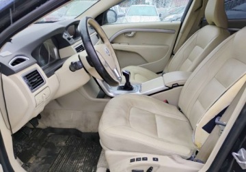 Volvo V70 III Kombi Facelifting 2.0 D3 DRIVE-E 150KM 2015 Volvo V70 2015r 2.0 Diesel. Uszkodzony lewy tyl. Jezdzi. 2.0 Diesel 150KM, zdjęcie 6