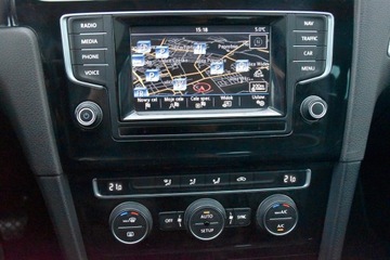 Volkswagen Golf VII Hatchback 3d 1.6 TDI-CR DPF 105KM 2014 Volkswagen Golf VII CUP Edition 1.6TDI 105KM 5drzwi ACC BOGATA Wersja 2014r, zdjęcie 28