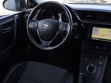 Toyota Auris II Hatchback 5d Facelifting 1.8 Hybrid 136KM 2015 Toyota Auris Hybrid, Salon Polska, Serwis ASO, zdjęcie 6