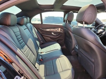 Mercedes Klasa E W213 2021 Mercedes-Benz Klasa E 2021 MERCEDES-BENZ E 350 4MATIC 2.0 Benzyna 250KM, zdjęcie 9