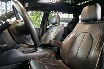 Chrysler Pacifica II 3.6 V6 Hybrid 264KM 2022 Chrysler Pacifica 3.6LHybrydaWersjaS, FamilyCam Wentyl Cam360 RadarPanoram, zdjęcie 9