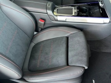 Mercedes GLB SUV 2.0 200d 150KM 2025 MERCEDES-BENZ GLB 200 d 4-Matic AMG Line 2.0 (150KM) 2025, zdjęcie 7