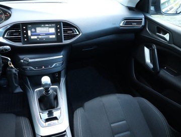 Peugeot 308 II Hatchback 5d 1.2 PureTech 130KM 2015 Peugeot 308 1.2 PureTech, Navi, Klima, zdjęcie 7