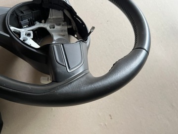 SUZUKI SWIFT MK8 МНОГОФУНКЦИОНАЛЬНЫЙ КОЖАНЫЙ РУЛЬ В ОЧЕНЬ ХОРОШЕМ СОСТОЯНИИ