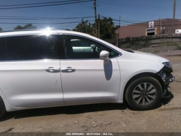 Chrysler Pacifica II 2021 Chrysler Pacifica Hybrid Touring L, 2021r., 3.6L 3.6 Hybryda 260KM, zdjęcie 4