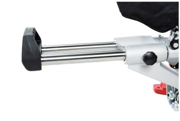 Торцовочная пила 305 мм с лазерной резкой. Рабочий стол.