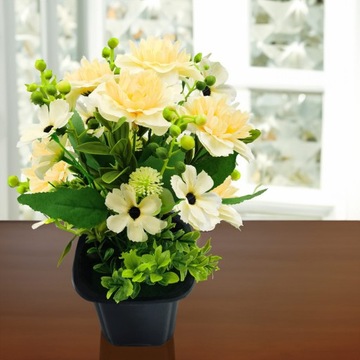 Искусственные цветы в горшке, украшение букета.