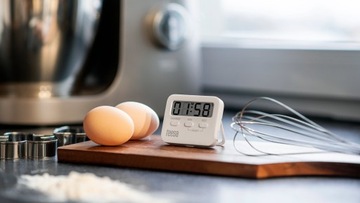 MINUTNIK ELEKTRONICZNY STOPER MAGNES BIAŁY TEESA