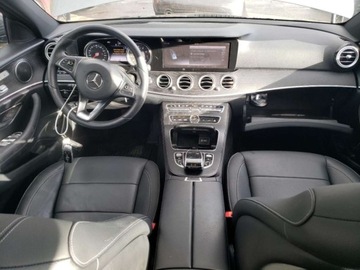 Mercedes Klasa E W213 2018 Mercedes-Benz Klasa E 2018 MERCEDES-BENZ E 300 4MATIC 2.0 Benzyna 242KM, zdjęcie 7