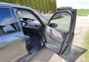 Citroen Grand C4 Picasso II Grand Picasso 1.6 e-HDi 114KM 2014 Citroen C4 Grand Picasso Citroen C4 Grand Picasso 1.6 Diesel 115KM, zdjęcie 19