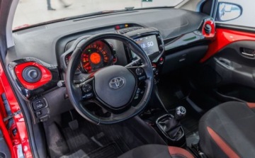 Toyota Aygo II Hatchback 5d 1.0 VVT-i 69KM 2017 Toyota Aygo 1.0 VVT-i X-cite EU6 Benzyna 69KM, zdjęcie 28