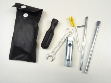 YAMAHA XSR 125 KLUCZE NARZĘDZIA 2022 21 -