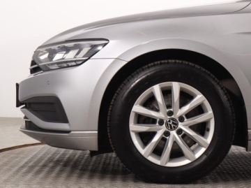 Volkswagen Passat B8 Variant Facelifting 2.0 TDI SCR 150KM 2022 VW Passat 2.0 TDI, Salon Polska, 1. Właściciel, zdjęcie 14