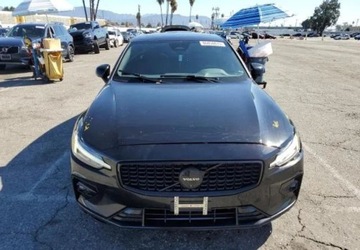 Volvo S60 III 2024 Volvo S60 Auta z USA - Zapytaj o wiecej ofert 2.5 Benzyna 254KM, zdjęcie 10