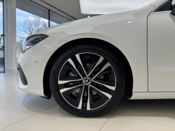 Mercedes CLA C118/X118 Shooting Brake Facelifting 1.3 180 136KM 2024 Mercedes-Benz CLA Shooting Brake Pakiet Parkowania Nawigacja MBUX Premiu, zdjęcie 17