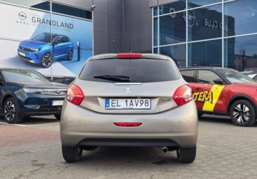 Peugeot 208 I Hatchback 3d 1.2 VTI 82KM 2014 Peugeot 208 1,2 82KM - Active - salon PL, bezwypadkowy 1.2 Benzyna 82KM, zdjęcie 5