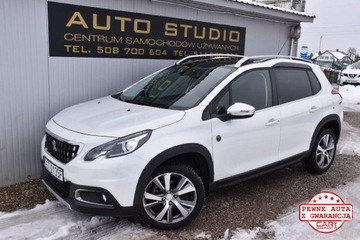 Peugeot 2008 I SUV Facelifting 1.2 PureTech 110KM 2018 Peugeot 2008 NaviKamera SkoraAlcantara Ambiente Led Panorama Klimatronic