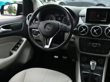 Mercedes Klasa B W246 Sports Tourer 200 BlueEFFICIENCY 156KM 2014 Mercedes B B 200, VAT 23%, Skóra, Navi, Xenon, zdjęcie 6