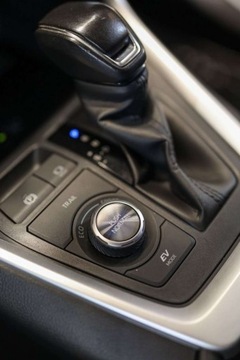 Toyota RAV4 V SUV 2.5 Hybrid Dynamic Force 222KM 2019 Toyota RAV4 2.5 Hybrid Executive 4x4 JBLSKYVIEW 2.5 Hybryda 222KM, zdjęcie 21