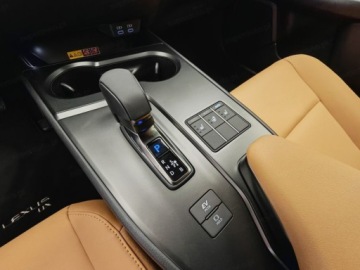 Lexus UX Crossover Facelifting 2.0 300h 199KM 2025 LEXUS UX 300h F Sport Design 2.0 Hybrid Dynamic Force 199KM 2025, zdjęcie 10