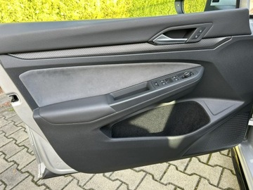 Volkswagen Golf VIII Variant 1.5 eTSI 150KM 2021 Volkswagen Golf 1.5 TSi DSG R-Line, zdjęcie 29