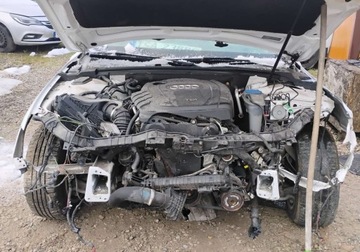 Audi A4 B8 Avant Facelifting 2.0 TDI 177KM 2014 Audi A4 Avant 112014r, 2.0TDI. Uszkodzony przod. 2.0 Diesel 177KM, zdjęcie 4