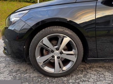 Peugeot 308 II SW Facelifting 1.2 PureTech 130KM 2018 Peugeot 308 1.2 130KM e-THP Stop &amp; Start Allure 2018r, zdjęcie 37