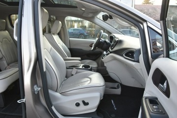 Chrysler Pacifica II 3.6 V6 291KM 2017 Chrysler Pacifica Limited 3.6 V6 291KM 2017r. Pano, zdjęcie 16