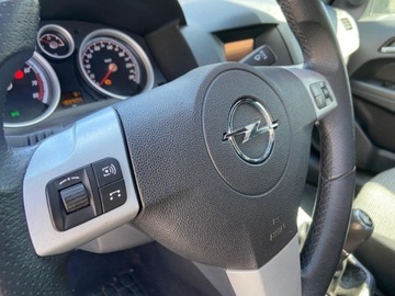 Opel Astra H Hatchback 5d 1.6 Twinport ECOTEC 105KM 2005 Opel Astra 1.6 GTC Klima Alufelgi Super Stan Sort 1.6 Benzyna 105KM, zdjęcie 15