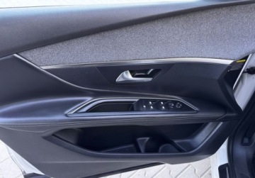 Peugeot 3008 II Crossover 1.2 PureTech 130KM 2019 Peugeot 3008 Rezerwacja 1.2 Benzyna 130KM, zdjęcie 21