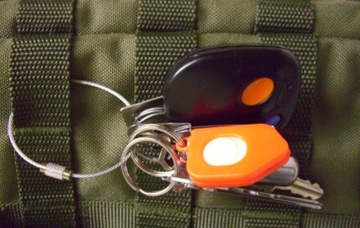 БРЕЛОК ДЛЯ КЛЮЧЕЙ СТАЛЬНОЙ ТРОС С ЗОЛОТОЙ РУЧКОЙ