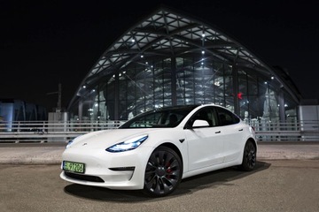 Szkolenie z jazdy na Torze Łódź TESLA 3 Performance z Mateuszem Peczka
