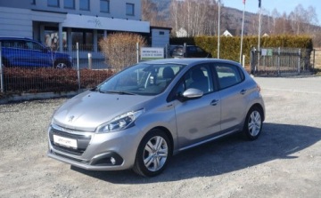 Peugeot 208 I Hatchback 5d Facelifting 1.2 PureTech 82KM 2018 Peugeot 208 1.2 83KM LIFT Niski przebieg Bez korozji Klima Android Auto Mi