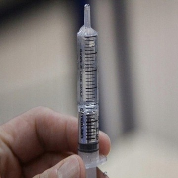 Металлический галлий, температура плавления 30 градусов, жидкость