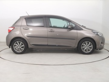 Toyota Yaris III Hatchback 5d Facelifting 2017 1.5 Dual VVT-iE 111KM 2017 Toyota Yaris 1.5 Dual VVT-i, Salon Polska, Navi, zdjęcie 5