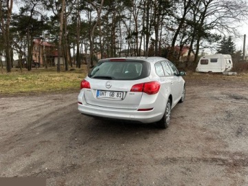 Opel Astra J Sports Tourer 1.7 CDTI ECOTEC 110KM 2011 Opel Astra 1.7 CDTI Caravan DPF Selection 110KM 2011r, zdjęcie 7