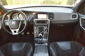 Volvo V60 I Kombi Facelifting 2.0 D4 DRIVE-E 190KM 2018 Volvo V60 2,0D4 190Km R-Design Alcantara Led Navi, zdjęcie 12