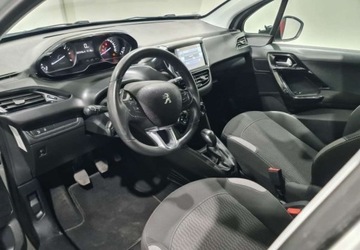 Peugeot 208 I Hatchback 5d Facelifting 1.6 BlueHDi 75KM 2016 Peugeot 208 1.6 dNavi, zdjęcie 14