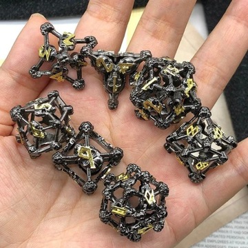 CZARNE KATAKUMBY ZESTAW 7 METALOWYCH KOŚCI RPG