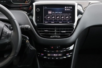 Peugeot 2008 I SUV Facelifting 1.2 PureTech 110KM 2019 Peugeot 2008 1.2 PureTech, Salon Polska, zdjęcie 12