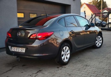 Opel Astra J Sedan 1.4 Twinport ECOTEC 100KM 2014 Opel Astra Opel Astra 1.4 Active 1.4 Benzyna 100KM, zdjęcie 2