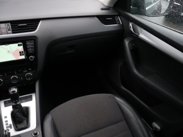 Skoda Octavia III Kombi 2.0 TDI CR DPF 150KM 2015 Skoda Octavia 2.0 TDI, DSG, Xenon, Bi-Xenon, zdjęcie 7