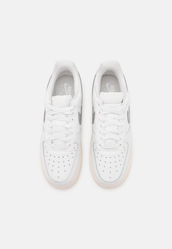 Кроссовки Nike AIR FORCE 1 '07 Низкие, белые с серебристым логотипом 42.5