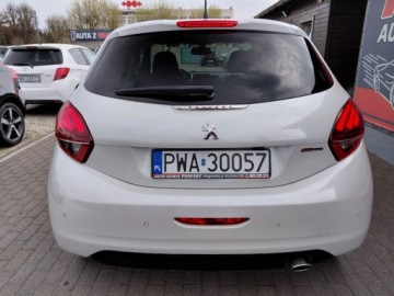 Peugeot 208 I Hatchback 5d Facelifting 1.2 PureTech 110KM 2016 Peugeot 208 GT Line Kamera Klimatronik PDC Sensor Alu 1.2 Benzyna 110KM, zdjęcie 5