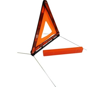 Комплект безопасности автомобиля: Огнетушитель и треугольник.