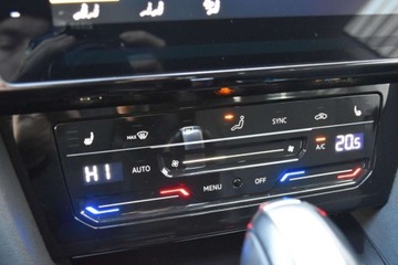 Volkswagen Arteon Fastback Facelifting 2.0 TDI SCR 150KM 2022 Volkswagen Arteon 2.0TDI 150KM DSG SB Elegance COMBI Pak.Premium Hak ACC K, zdjęcie 19