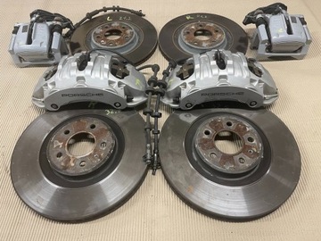 BRZDY TŘMENY KOMPLET TŘMENU PORSCHE MACAN 95B